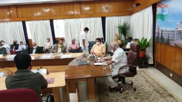 ఐదు ప్రాంతాల్లో కఠిన ఆంక్షలు ఐదు ప్రాంతాల్లో కఠిన ఆంక్షలు