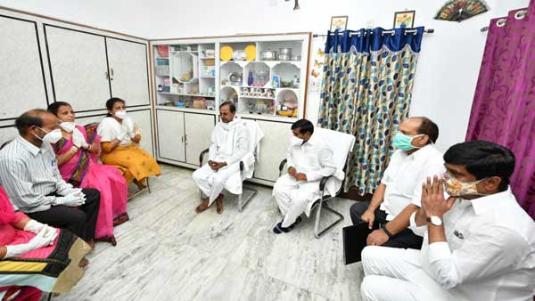 చేతల్లోనూ నిరూపించారని కొనియాడిన తల్లి.. 