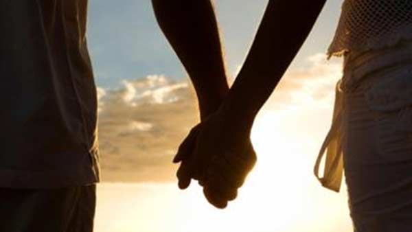 ప్రియుడి మోజులో భర్తను గాలికి వదిలేసి !