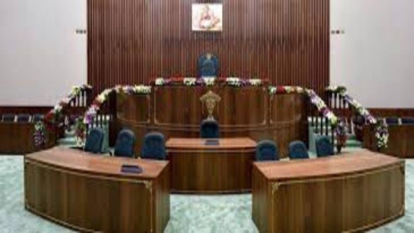 సభ్యుల బూతులు వినలేకపోయాం.. సిగ్గుతో తలవంచుకున్న మహిళ సభ్యులు.. 