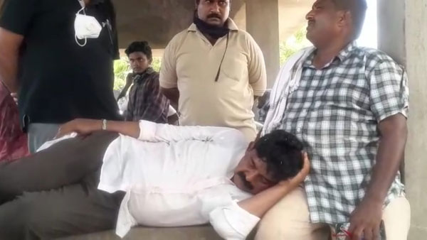 ap minister perni nani suffers with illness at his close aids funeral ceremony