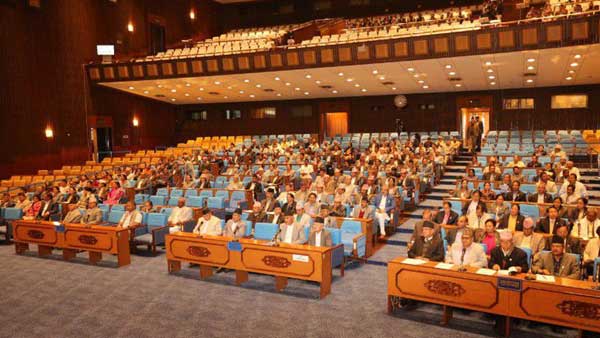 మూడు వైపులా ముప్పులా 