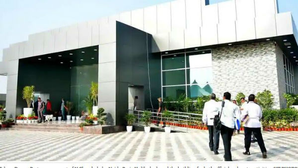 చంద్రబాబు నివాసానికి వెళ్తున్నామని చెప్పినా టీడీపీ నేతల అరెస్ట్ చంద్రబాబు నివాసానికి వెళ్తున్నామని చెప్పినా టీడీపీ నేతల అరెస్ట్