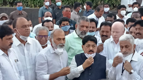 నలుగురు విజయం...