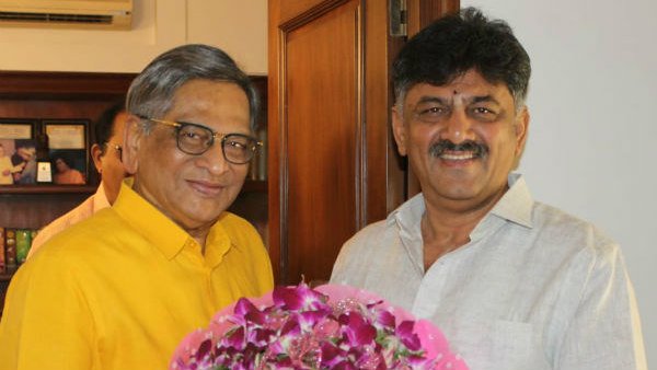 నాడు బెస్ట్ ఫ్రెండ్స్ నేడు వియ్యంకులు నాడు బెస్ట్ ఫ్రెండ్స్ నేడు వియ్యంకులు