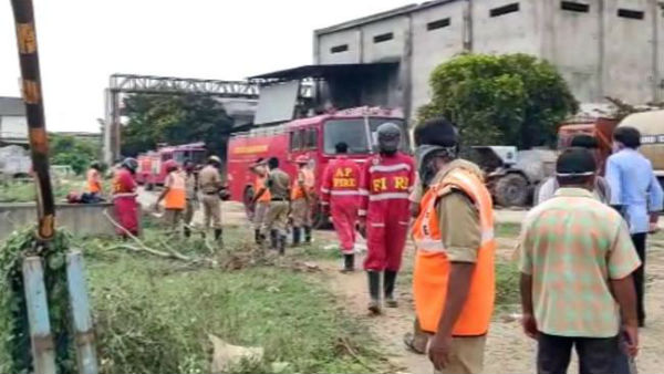 ఐసు తయారయ్యే సమయంలో గ్యాస్ లీక్ ఐసు తయారయ్యే సమయంలో గ్యాస్ లీక్