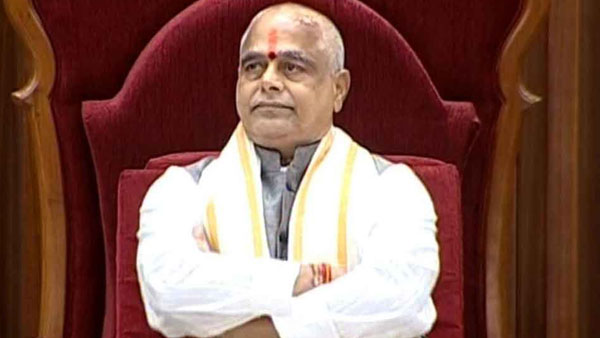 ఎవరైనా సరే ఖాళీ చేయించాలని అధికారులపై తమ్మినేని ఆగ్రహం ఎవరైనా సరే ఖాళీ చేయించాలని అధికారులపై తమ్మినేని ఆగ్రహం