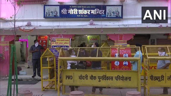 ఆలయాలు, మసీదుల్లో ఇలా చెయ్యాలి