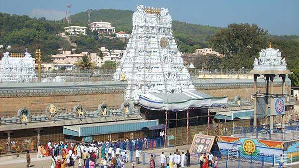 శ్రీవారి దర్శనానికి వివిధ ప్రాంతాల నుండి భక్తుల రాక .. అప్రమత్తంగా సిబ్బంది