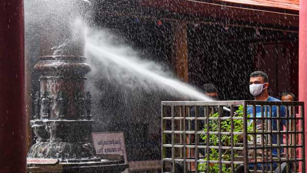 థర్మల్ గన్స్ ద్వారా పరీక్షలు