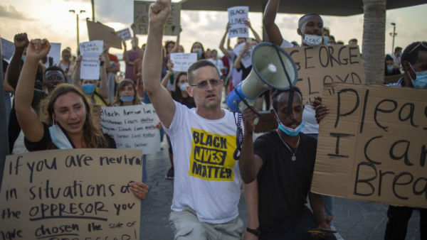 టాప్ కార్పోరేట్ కంపెనీల మద్దతు.. 