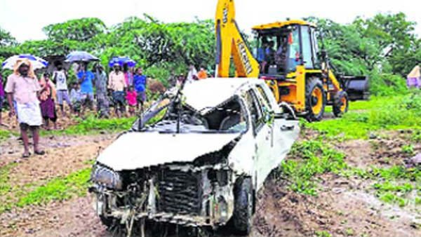 క్వారంటైన్ భయంతో.. క్వారంటైన్ భయంతో..