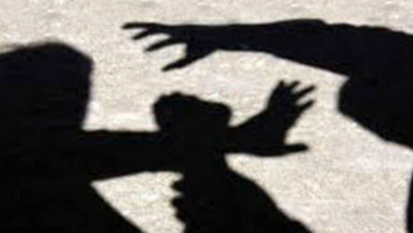 పోలీస్ స్టేషన్‌కు భారీ ఎత్తున జనం...