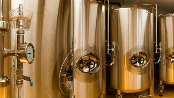 జనం తాగుతుంటే చూసి.. జనం తాగుతుంటే చూసి..