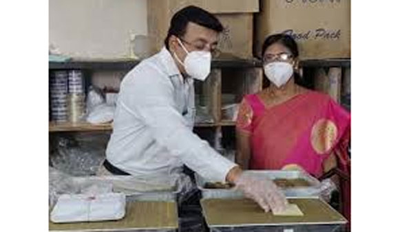 తమ షాపులో మైసూర్ పాక్ తింటే కరోనా నయం అని ప్రచారం