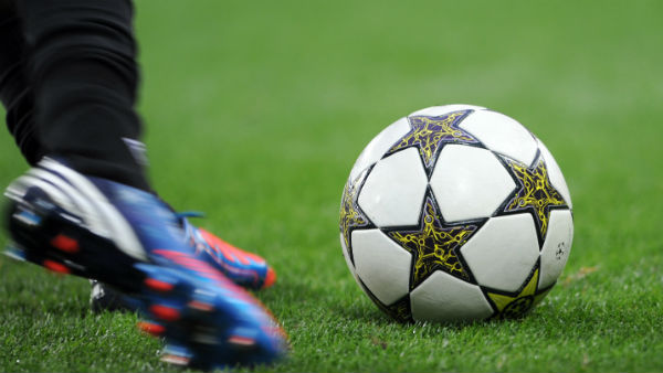 ఫుట్‌బాల్ ఆటగాడిగా తయారవుతాడు