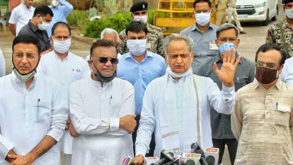 గెహ్లాట్‌కు గవర్నర్ ప్రశ్నలు...