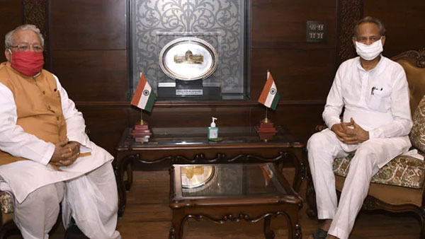 గవర్నర్‌పై ఒత్తిళ్లు..