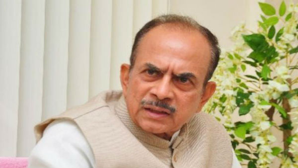 అధికార పార్టీలో పెరిగిపోతున్న కరోనా బాధితులు అధికార పార్టీలో పెరిగిపోతున్న కరోనా బాధితులు