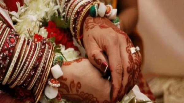 పెళ్లి కుమార్తె దెబ్బ