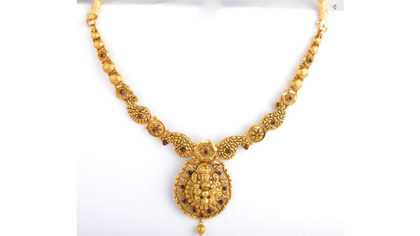 Grab the exciting offers on gold at Kalyan Jewellers..!