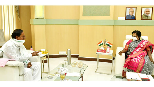 Telangana: CM KCR meets governor Tamilisai, discussed various issues