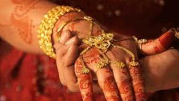 కూతురి పెళ్లితో ఊపిరిపీల్చుకుంటే ! కూతురి పెళ్లితో ఊపిరిపీల్చుకుంటే !