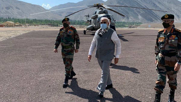 లేహ్‌లో సరిహద్దు భద్రతపై సమీక్ష