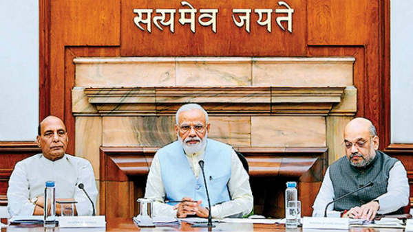 ముగ్గురు కీలక మంత్రులతో భేటీ