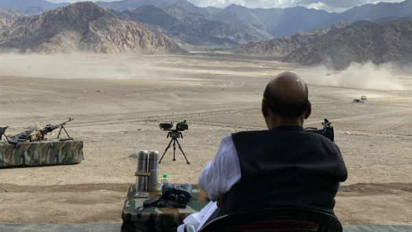  లేహ్ లో రక్షణమంత్రి, ఆర్మీ పెద్దలు..