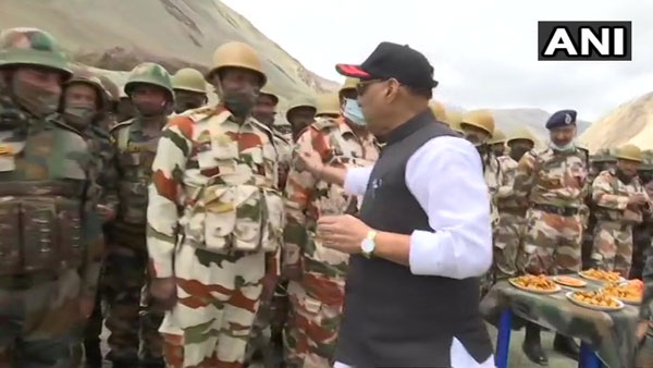 లేహ్‌లో రక్షణమంత్రి