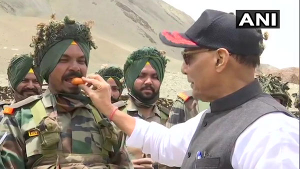 సరిహద్దుల్లో ఆర్మీ విన్యాసాలు..