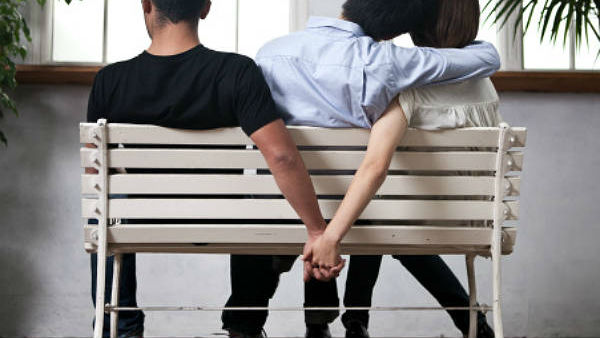 అనూష-కల్యాణ్ మధ్యలో కరుణాకర్