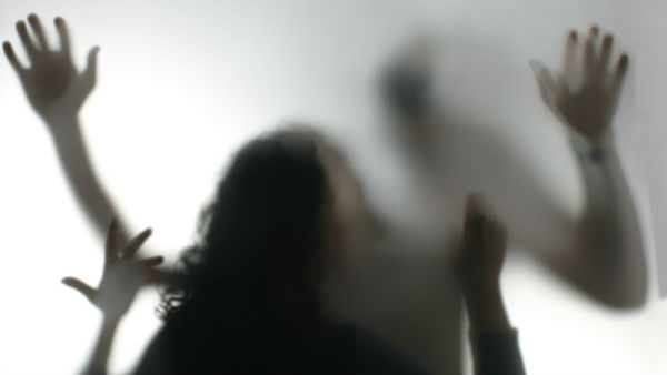 క్వారంటైన్ లో వివాహిత మహిళ