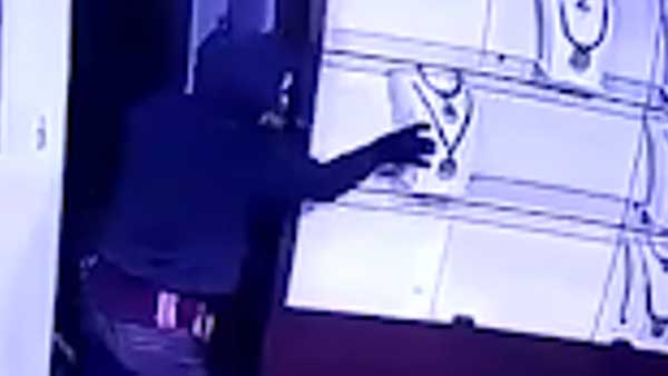 నగలు తీసుకెళ్లేందుకు వెళ్లి..