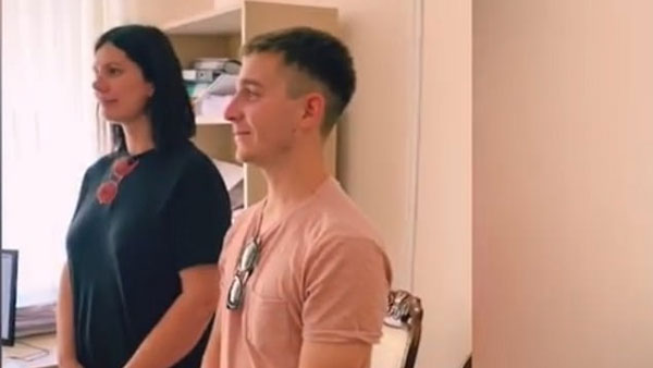 భర్తకు విడాకులు.. కొడుకుతో డేటింగ్.. భర్తకు విడాకులు.. కొడుకుతో డేటింగ్..