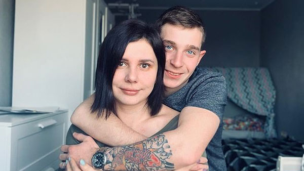 కొడుకును లొంగదీసుకుంది.. కొడుకును లొంగదీసుకుంది..