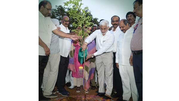 అవన్నీ సముద్రాన్ని ఆనుకుని లేవా? అవన్నీ సముద్రాన్ని ఆనుకుని లేవా?