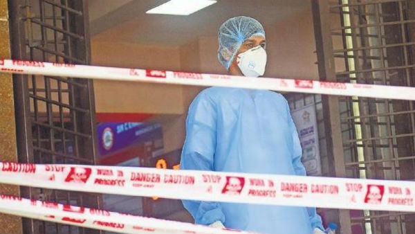  తండ్రికి తలకొరివి పెట్టిన కుమార్తె