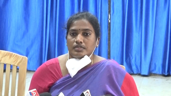 లైవ్ లో ఆత్మహత్యాయత్నం...