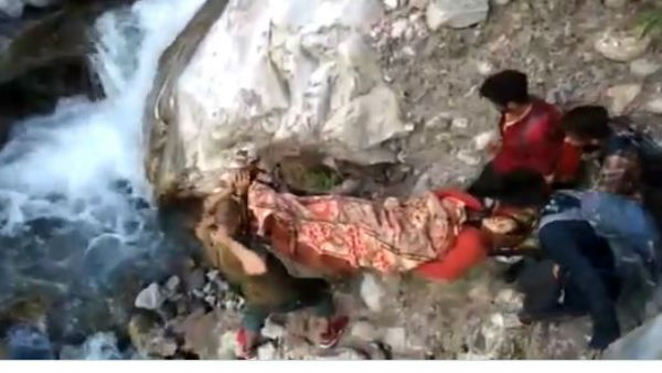 మహిళను కాపాడేందుకు ఐటీబీపీ బలగాలు..