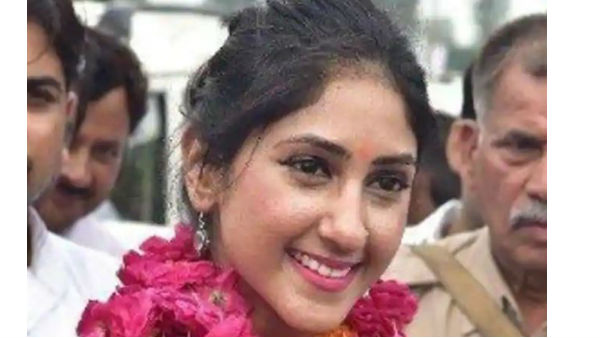 అదితి సింగ్, బంధువుల బెదిరింపులు