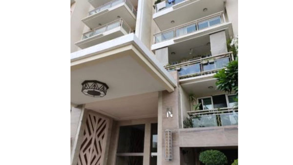 చైనాయులతోపాటు భారతీయులు కూడా.. చైనాయులతోపాటు భారతీయులు కూడా..