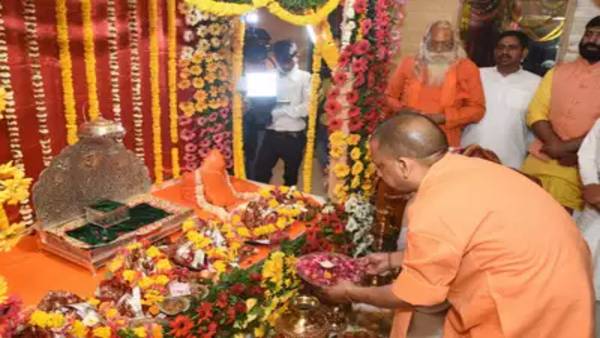 అయోధ్యలో పండగ వాతావరణం