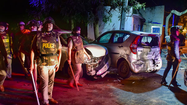 పోలీస్ స్టేషన్‌కు పాషా..