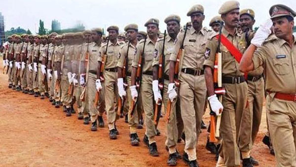 పోలీసు శాఖతో ఆరంభం..