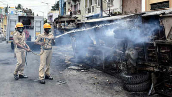 ఫోస్ బుక్ పోస్టు తెచ్చిన తంటా ఫోస్ బుక్ పోస్టు తెచ్చిన తంటా