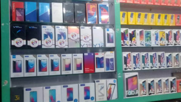 రిబ్బన్ కటింగ్... వెంటనే శుభం కార్డు