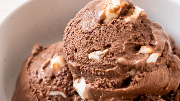 ఐస్ క్రీమ్ లో విషం ఉంది ఐస్ క్రీమ్ లో విషం ఉంది