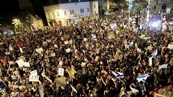 Thousands demonstrate against Benjamin Netanyahu as Israel protests gain strength Thousands demonstrate against Benjamin Netanyahu as Israel protests gain strength